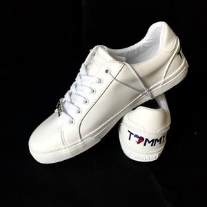 Tommy Hilfiger white sneakers. New!